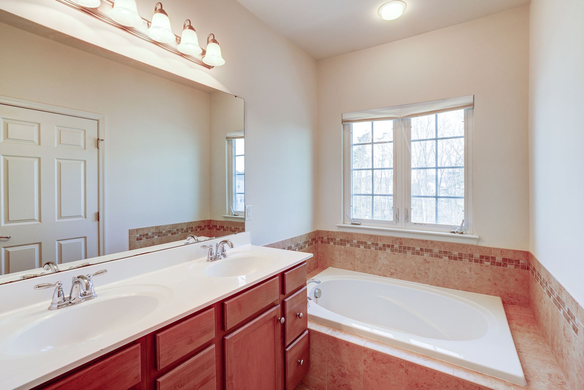 UNDER CONTRACT Fantastic 3 BD South Riding Townhome